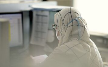 Czym zajmuje się administrator sieci komputerowych?