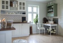 Co przechowuje stos?