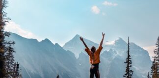 Czym różni się program komputerowy od algorytmu?