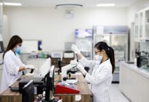 Kto tworzy procedury?